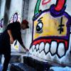 Justin Bieber se met au graffiti et espère se perfectionner. Visiblement, la police de Rio de Janeiro souhaite l'en dissuader...