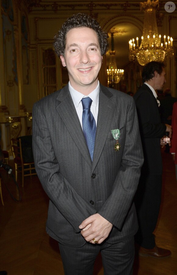Guillaume Gallienne lors de la cérémonie où il a reçu les insignes d'Officier de l'ordre des Arts et des Lettres à Paris, le 15 octobre 2013