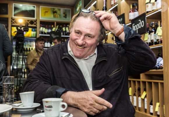 Gérard Depardieu en Russie à Moscou dans une boutique de vin le 5 novembre 2013