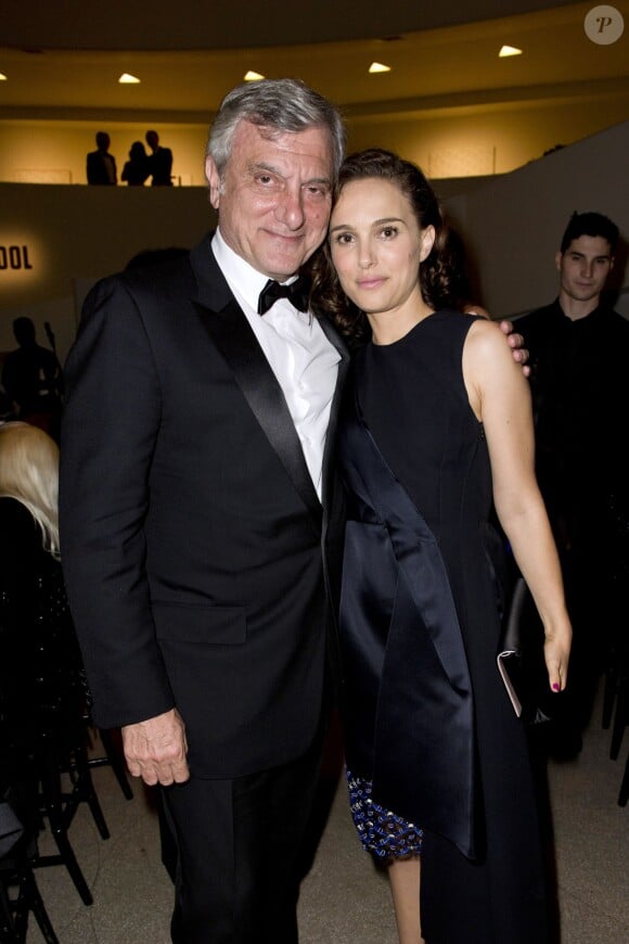 Sidney Toledano et Nathalie Portman lors de la soirée Guggenheim International Gala 2013 à New York, le 7 novembre 2013.