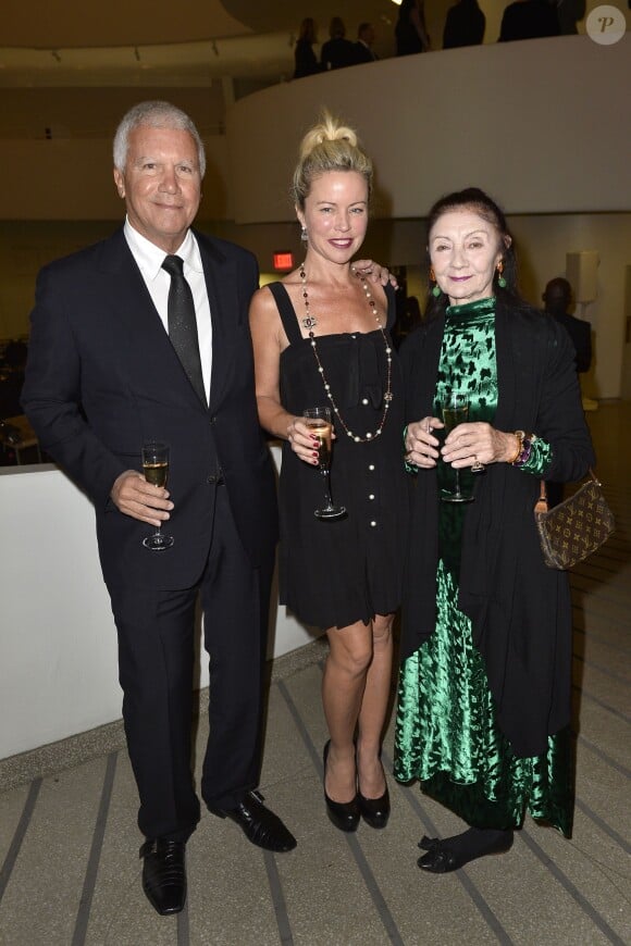 Larry Gagosian, Chrissie Erpf et Pauline Karpidas lors de la soirée Guggenheim International Gala 2013 à New York, le 7 novembre 2013.