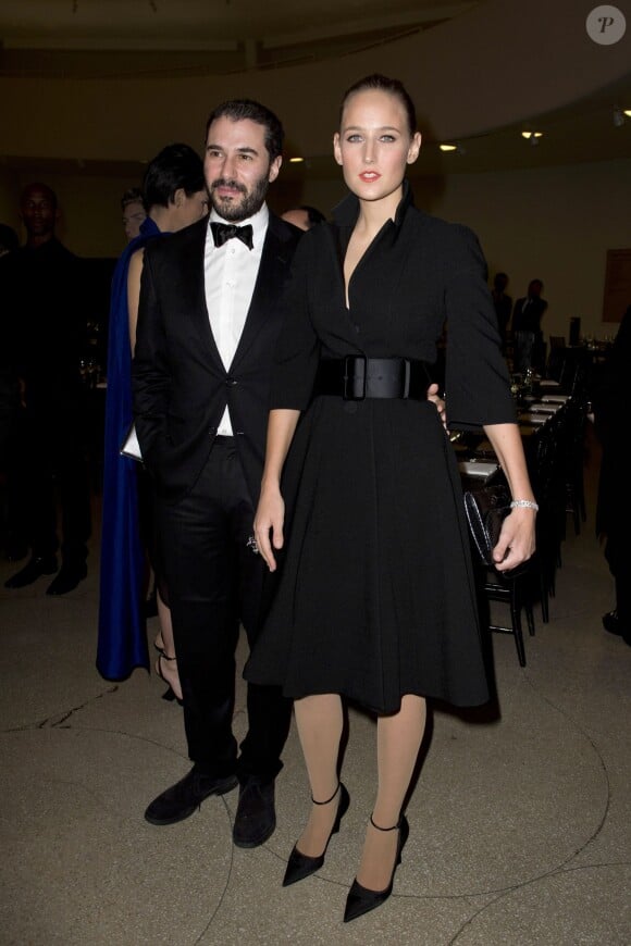 Leelee Sobieski et son compagnon lors de la soirée Guggenheim International Gala 2013 à New York, le 7 novembre 2013.