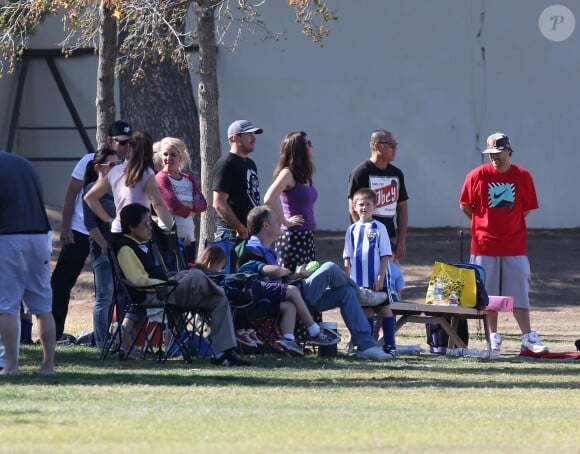 Britney Spears et son ex-mari Kevin Federline regardent leurs fils Sean Preston et Jayden James jouer au football à Calabasas, le 9 novembre 2013.
