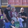 Britney Spears et son ex-mari Kevin Federline regardent leurs fils Sean Preston et Jayden James jouer au football à Calabasas, le 9 novembre 2013.