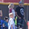 Britney Spears et son petit ami David Lucado, à Calabasas, regardent les enfants de la chanteuse jouer au football, le samedi 9 novembre 2013.