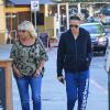 Heidi Klum et sa mère Erna prennent un café à emporter dans le quartier de Brentwood. Los Angeles, le 8 novembre 2013.