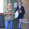 Heidi Klum et sa mère Erna prennent un café à emporter dans le quartier de Brentwood. Los Angeles, le 8 novembre 2013.