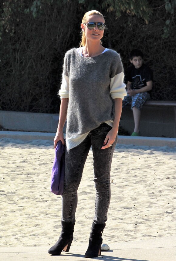 Heidi Klum dans un parc du quartier de Brentwood. Los Angeles, le 9 novembre 2013.
