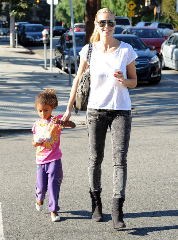 Heidi Klum et sa fille Lou à Los Angeles, le 9 novembre 2013.