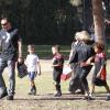 Martin Kirsten, Heidi Klum, sa mère Erna et ses enfants profitent d'un après-midi ensoleillé dans un parc à Brentwood. Los Angeles, le 9 novembre 2013.