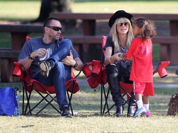 Heidi Klum, sa fille footballeuse Lou et son petit ami Martin Kirsten à Los Angeles. Le 10 novembre 2013.