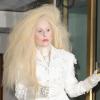 Lady Gaga sort de son appartement pour se rendre à la 23 soirée Glamour Women of the Year, à New York, le 11 novembre 2013.