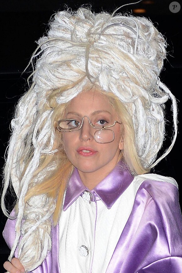 Lady Gaga arrive dans un immeuble de New York, le 11 novembre 2013.