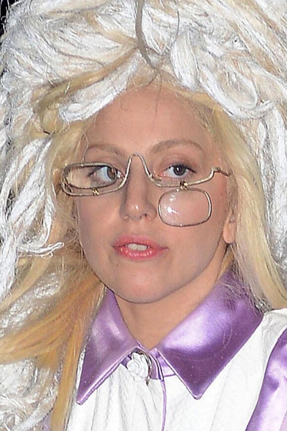 Lady Gaga arrive dans un immeuble de New York, le 11 novembre 2013.