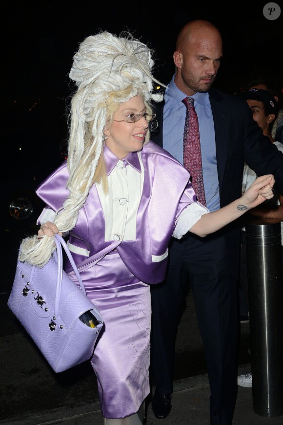 Lady Gaga arrive dans un immeuble de New York, le 11 novembre 2013.