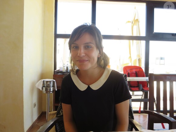 Flore Bonaventura interviewée par Purepeople.com, le dimanche 10 novembre 2013, à Djerba.