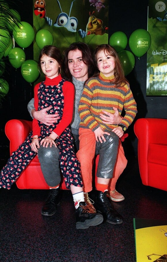 Annie Pujol et sa fille Lou (née en 1992) à Paris le 27 janvier 1999. 