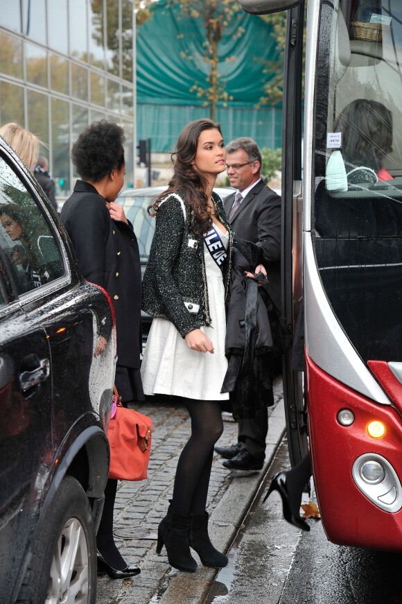 Exclusif - Miss Ile-de-France 2013, Laetitia Vuillemard à la sortie de TF1 le 14 novembre 2013 à Paris.