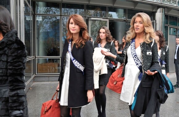 Exclusif - Miss Champagne-Ardennes 2013, Louise Bataille, et Chloé Deler, Miss Guadeloupe 2013, à la sortie de TF1 le 14 novembre 2013 à Paris.