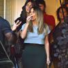 Kim Kardashian quitte l'Epione Cosmetic Laser Center à Beverly Hills, habillée d'un crop top Topshop, d'une jupe moulante Dorothy Perkins et de souliers Gianvito Rossi. Le 13 novembre 2013.