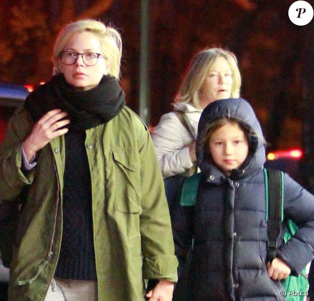 Michelle Williams revient de l'école avec sa fille Matilda à New York le 15 novembre 2013.