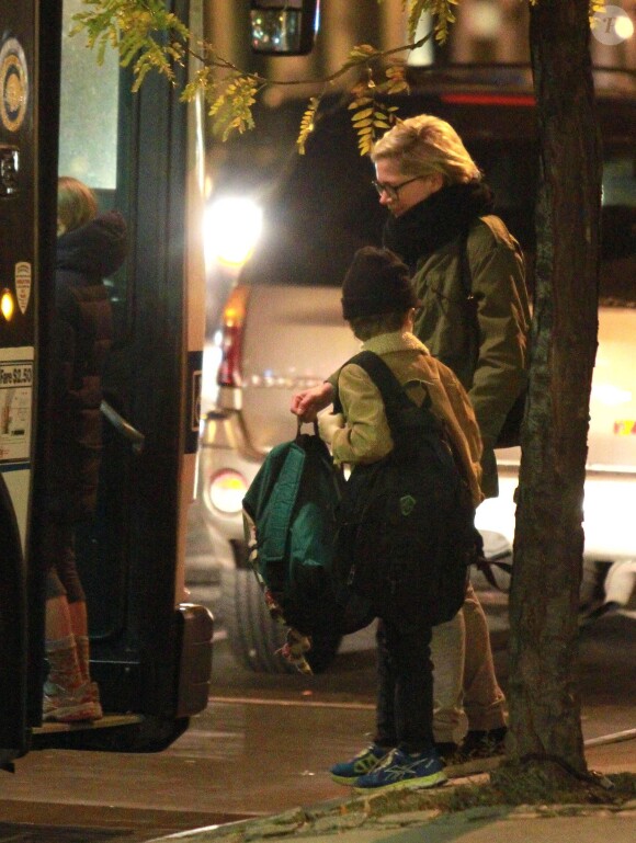 La star hollywoodienne Michelle Williams revient de l'école avec sa fille Matilda à New York le 15 novembre 2013.