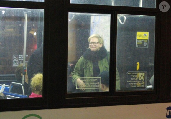 Michelle Williams revient en bus de l'école avec sa fille Matilda à New York le 15 novembre 2013.