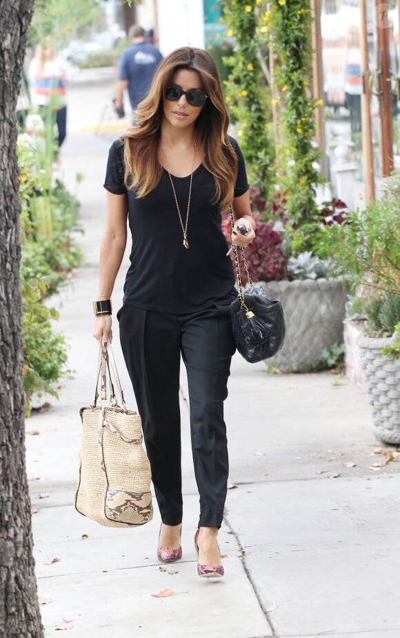 Eva Longoria fait du shopping à Los Angeles, le 13 novembre 2013.