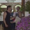 Exclusif - Elsa Pataky, sa fille et la famille de son mari se promènent sur l'ïle de La Gomera aux Canaries. Après son tournage, Chris Hemsworth, Elsa Pataky et leur fille sont allés dïner au restaurant, le 15 novembre 2013.