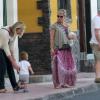 Exclusif - Elsa Pataky, sa fille et la famille de son mari se promènent sur l'ïle de La Gomera aux Canaries. Après son tournage, Chris Hemsworth, Elsa Pataky et leur fille sont allés dïner au restaurant, le 15 novembre 2013.