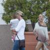 Elsa Pataky, son mari Chris Hemsworth et leur fille à la sortie de leur hôtel sur l'île de La Gomera aux Canaries, le 14 novembre 2013.