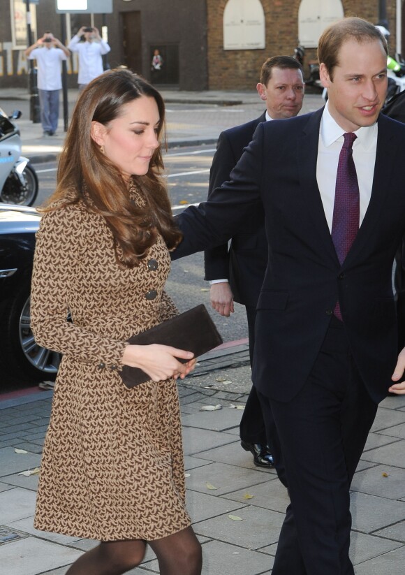 Kate Middleton et William se rendent chez l'association Only Connect à Londres le 19 novembre 2013.