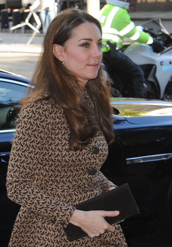 Kate Middleton, Duchesse de Cambridge, et le Prince William, Duc de Cambridge se rendent chez l'association Only Connect à Londres le 19 novembre 2013.