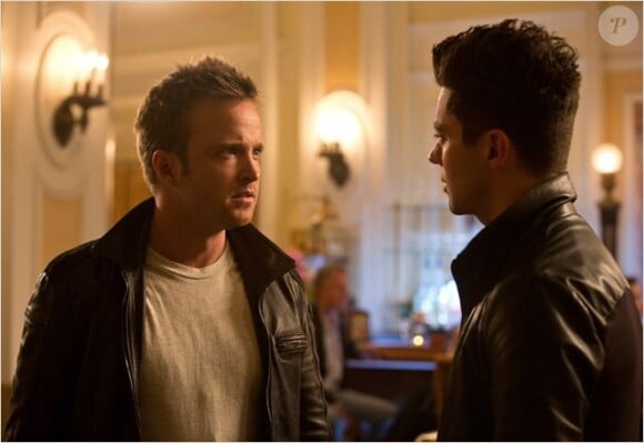 Aaron Paul et Dominic Cooper dans Need for Speed.