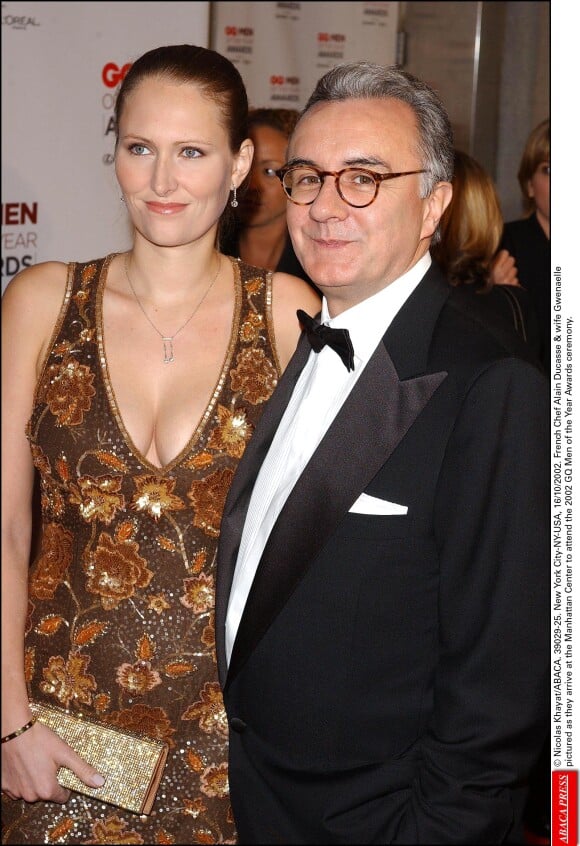 Alain Ducasse et Gwenaelle au Manhattan Center pour la soirée GQ Men of the Year Awards à New York, le 16 octobre 2002.