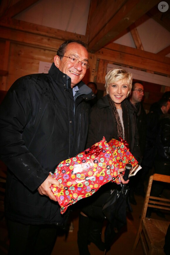 Evelyne Dhéliat et Jean-Pierre Pernaut inaugurent, en présence d'Anne Hidalgo, le village de Noël des Champs-Elysées. A Paris, le 20 novembre 2013.