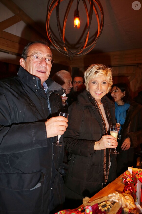 Les complices Evelyne Dhéliat et Jean-Pierre Pernaut inaugurent, en présence d'Anne Hidalgo, le village de Noël des Champs-Elysées. A Paris, le 20 novembre 2013.