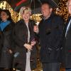 Les deux personnalités de la télévision, Evelyne Dhéliat et Jean-Pierre Pernaut, inaugurent, en présence d'Anne Hidalgo, le village de Noël des Champs-Elysées. A Paris, le 20 novembre 2013.