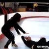 Norbert fait une chute sur le dos dans la bande-annonce d'Ice Show - le 27 novembre 2013 sur M6