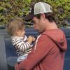 Exclusif - Chris Hemsworth en papa-poule pour sa fille, devant sa femme Elsa Pataky enceinte, en balade sur l'île de la Gomera, Canaries, le 17 novembre 2013.