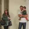 Megan Fox, enceinte de son deuxième enfant, avec son mari Brian Austin Green et leur fils Noah, le 26 novembre 2013 à Beverly Hills après un rendez-vous médical