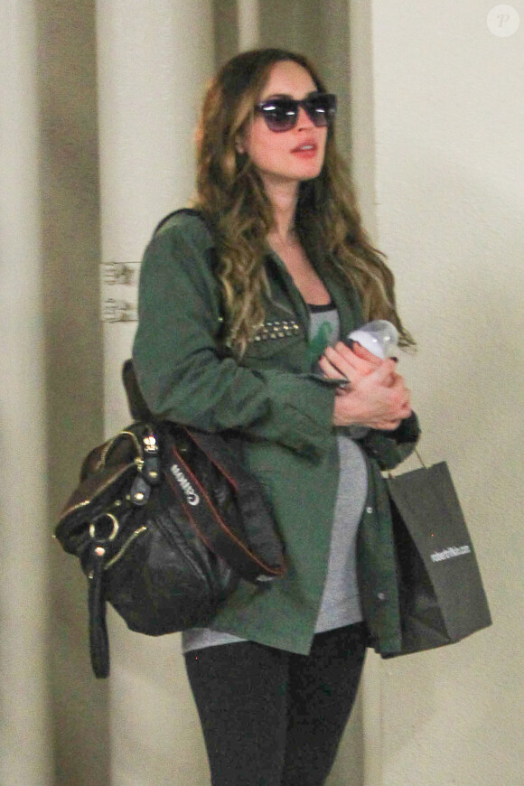 Megan Fox, enceinte de son deuxième enfant, le 26 novembre 2013 à Beverly Hills après un rendez-vous médical