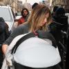 Kim Kardashian et sa fille North quittent l'appartement de Kanye West à SoHo. New York, le 26 novembre 2013.