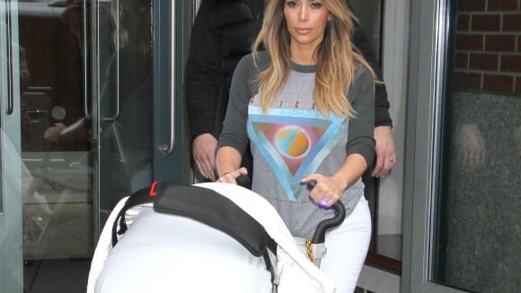 Kim Kardashian, relax avec North, et Kanye West, révolté contre Louis Vuitton