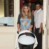 Kim Kardashian quitte une boutique de vêtements avec sa fille North à New York, le 26 novembre 2013