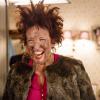 Roselyne Bachelot, les cheveux en pétard, dans la série Nos chers voisins sur TF1.