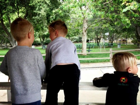 Tom Dumont a posté en avril 2013 une photo de ses trois fils : Ace (7 ans), Rio (5 ans) et Koa (2 ans).