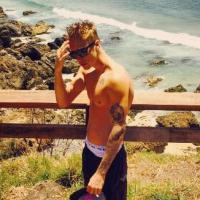 Justin Bieber : Grondé pour des tags, il décompresse avec des strip-teaseuses