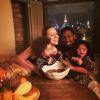 Mariah Carey passe Thanksgiving avec son mari Nick Cannon et leurs enfants Monroe et Moroccan, à New York le 28 novembre 2013.