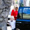Gwen Stefani, enceinte, se rend chez ses parents pour le dîner de Thanksgiving avec son fils Zuma. Los Angeles, le 28 novembre 2013.